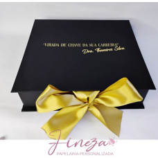 Caixa Cartonada com Foil dourado - 22,5x19x5cm